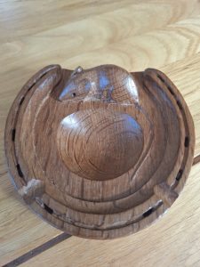 LOVELY ROBERT MOUSEMAN THOMPSON HORSESHOE ASHRAY / PIN TRAY