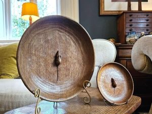 RARE 1960s/70s ROBERT MOUSEMAN THOMPSON SHALLOW NUT BOWL CENTRAL SIGNATURE MOUSE