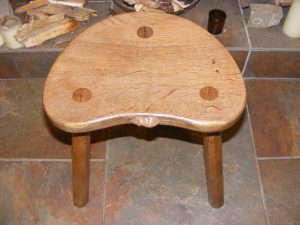 VINTAGE ROBERT MOUSEMAN THOMPSON GOLDEN OAK 3 LEG MILKING STOOL / SIDE TABLE
