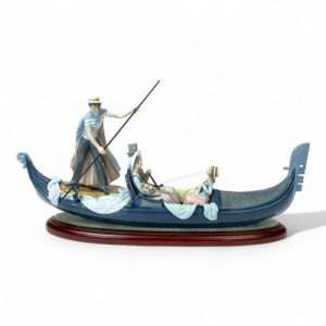 LLadro 'In The Gondola Couple' Model No:-1350 Designed by Francisco Catala (1978