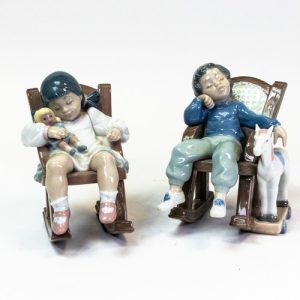 LLadro porcelain figurines compromising 'All Tuckered Out', no.5846, and 'Nap Ti